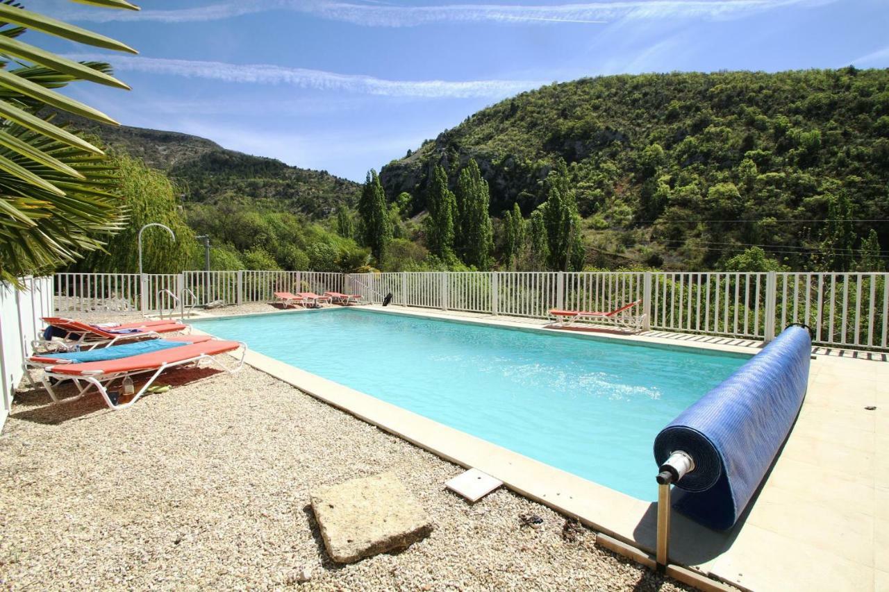 Hotel La Clue/ Le Jas Du Ventoux Plaisians Esterno foto