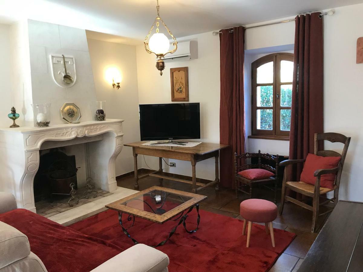 Hotel La Clue/ Le Jas Du Ventoux Plaisians Esterno foto